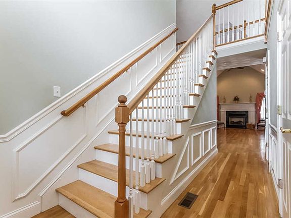 3rd image of 24 Saint Andrews Way #24
