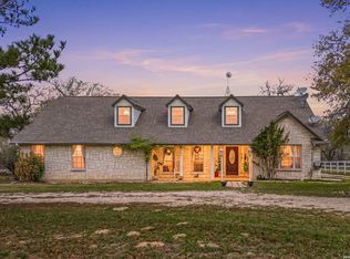 837 Paddy Rd, Floresville, TX 78114