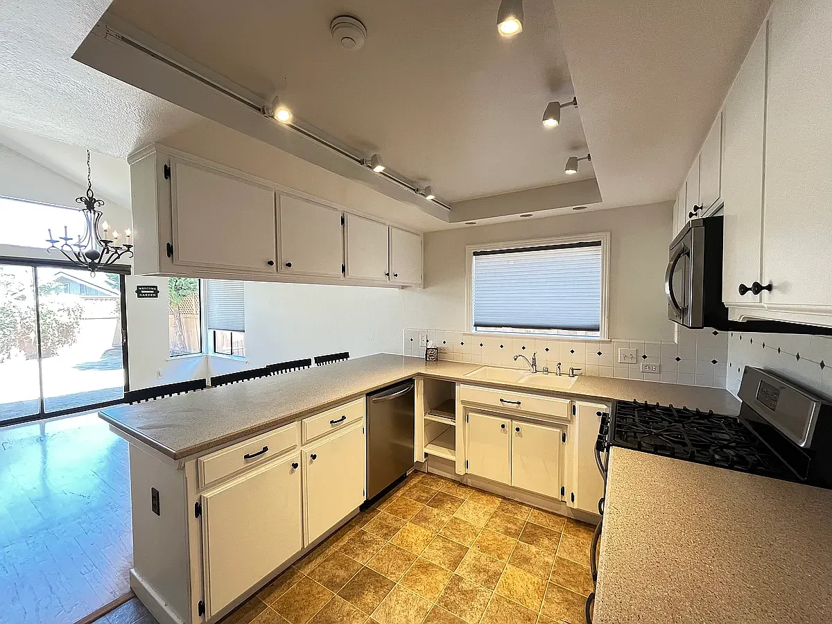3 bed, 1708 sqft, $3,800 — Photo 3