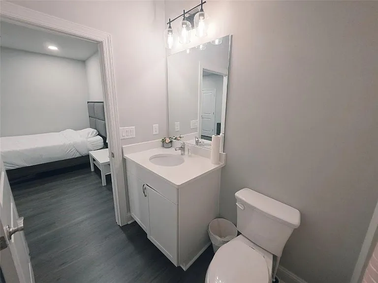 8020 Linfield Way — Photo 4