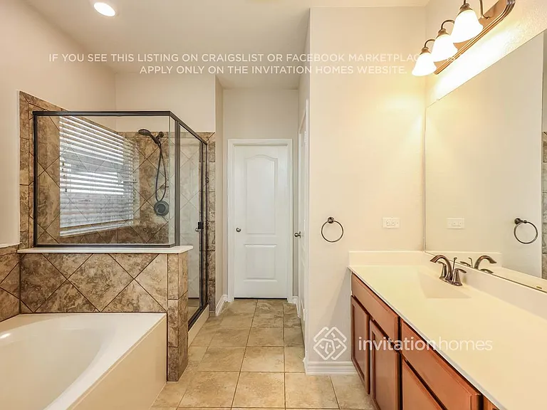 220 Colonial Blf — Photo 13