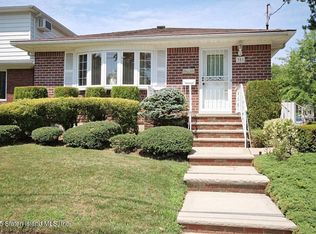 351 8th St, Staten Island, NY 10306
