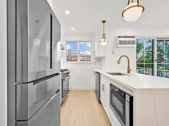 4th image of 2149 47th St