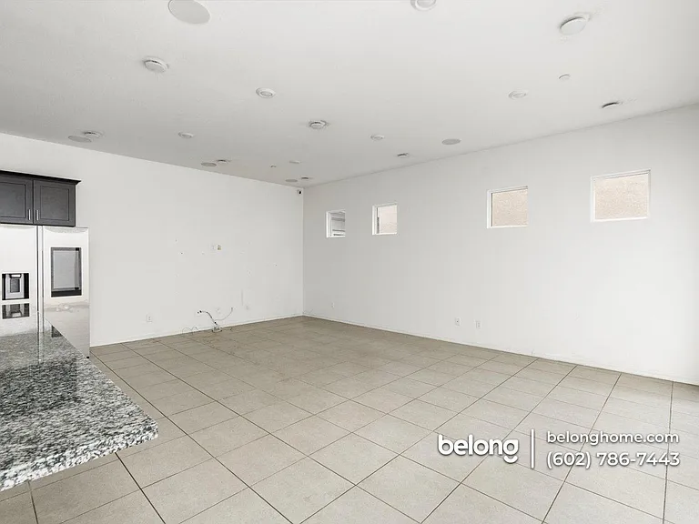 221 E Balsam Dr — Photo 4