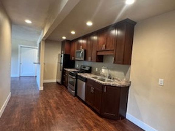 2nd image of 619 College St APT 5