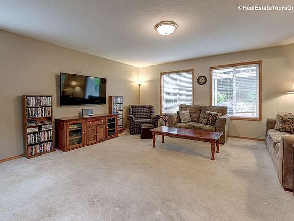 3rd image of 18405 NE Garden Dr