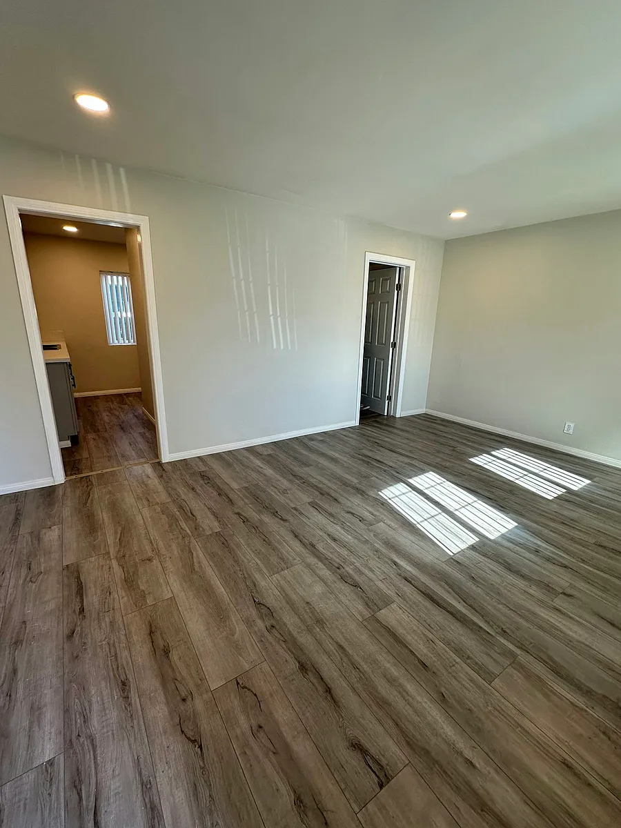 Building Photo - 1101 Daisy Ave #5