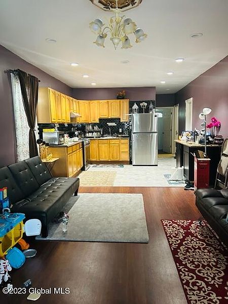 3rd image of 1629 Carrie Street
