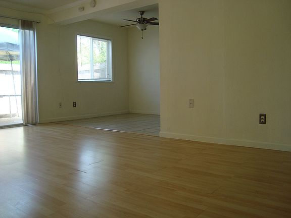 5th image of 3188 Creekside Dr