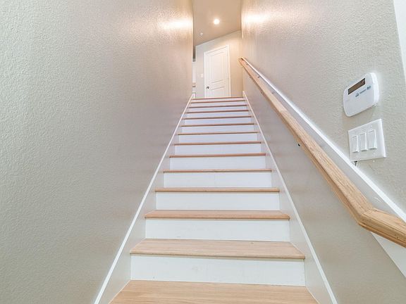 4th image of 211 Park Place Cir