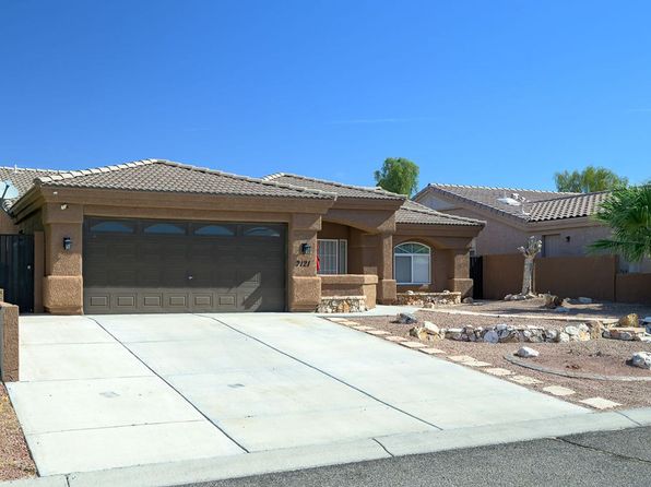 2121 E Desert Lakes Dr