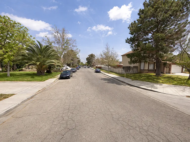 45136 Watford Ave — Photo 10