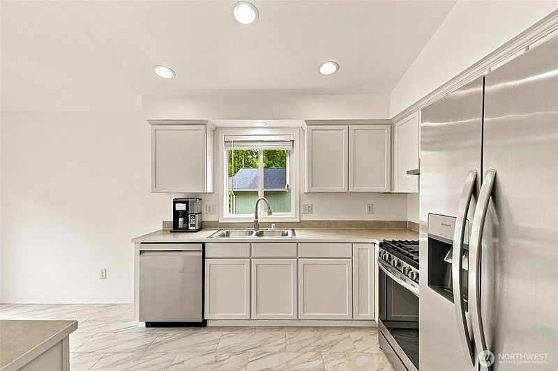 5th image of 1220 N 12th Road