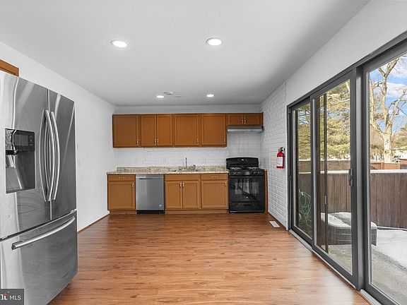 4th image of 456 Fairfield Rd