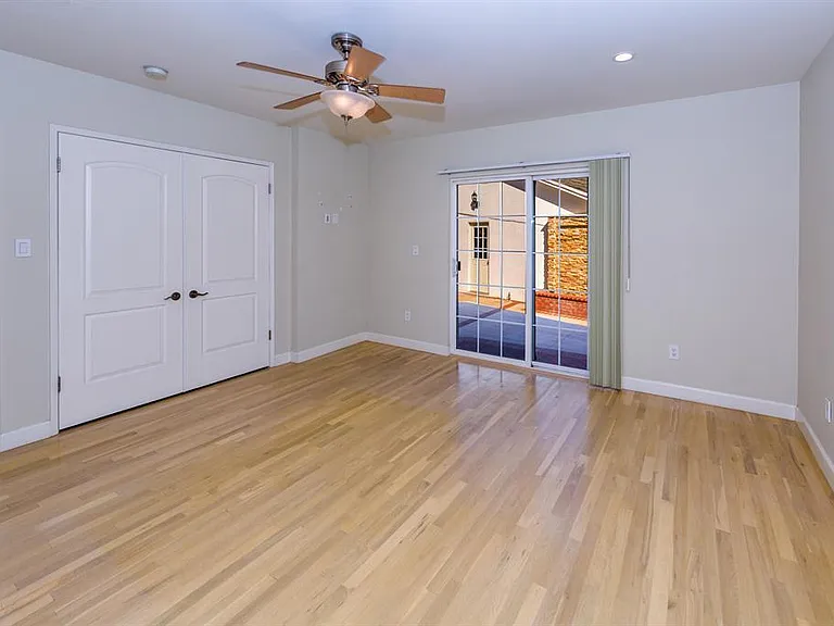 3960 Mayfield Ave — Photo 13