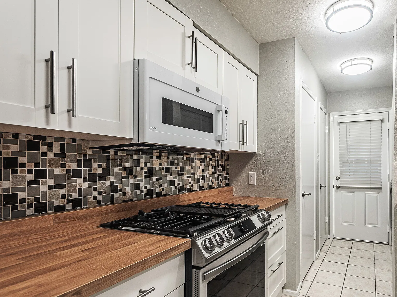 3 bed, 2.5 bath, 1597 sqft, $2,550 — Photo 4