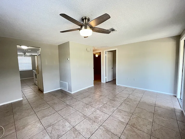 623 Shore Rd — Photo 5