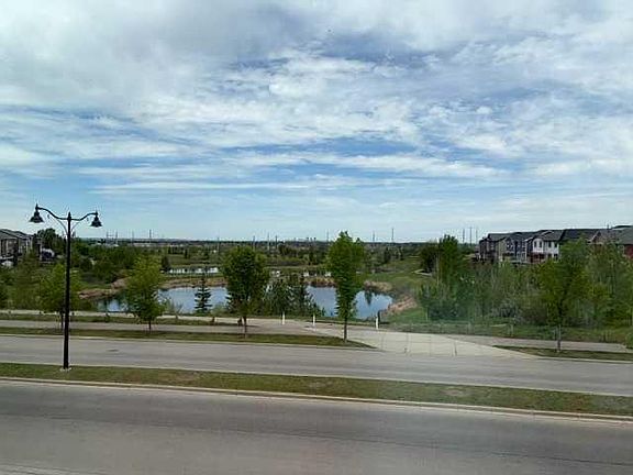 2nd image of 264 NE Auburn Bay Dr SE