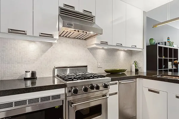 Rented by Fernando Branco Realty LLC | media 7