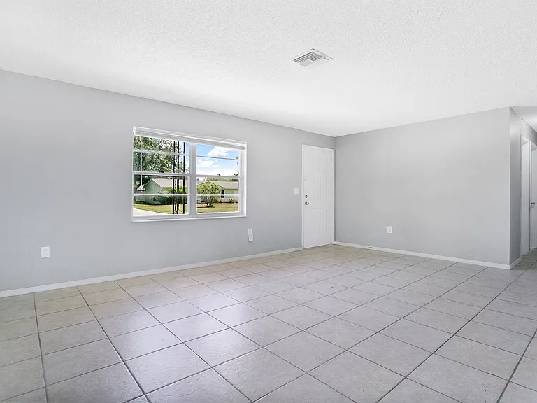 405 Long Dr — Photo 3