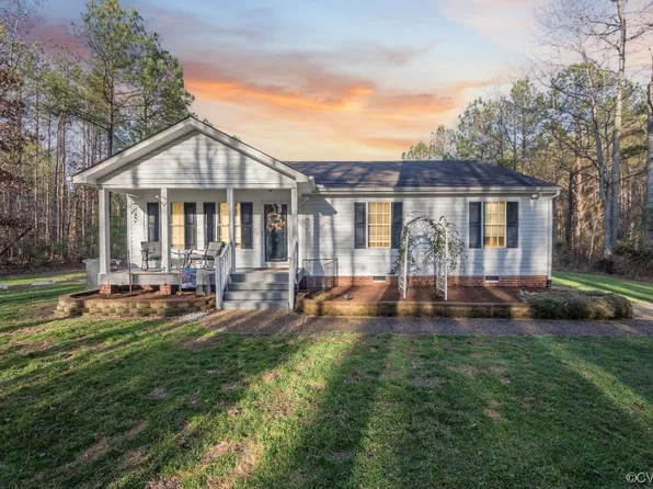 23847 King William Rd, West Point, VA 23181