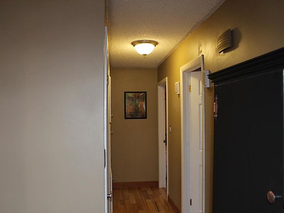 Hall to Bedrooms/Bath