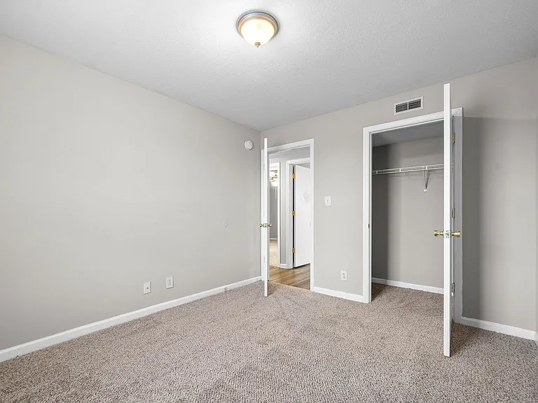 Northeast Dr -3884 — Photo 19