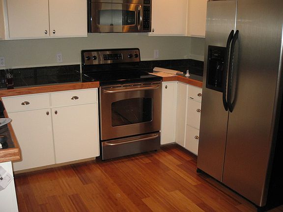 3rd image of 287 SW Roeder Dr