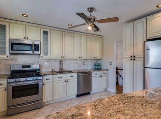 8 Crawford Ct, Huntington Station, NY 11746