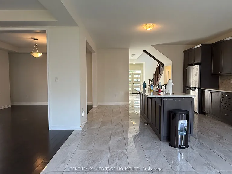 18 Dolucci Cres E — Photo 11
