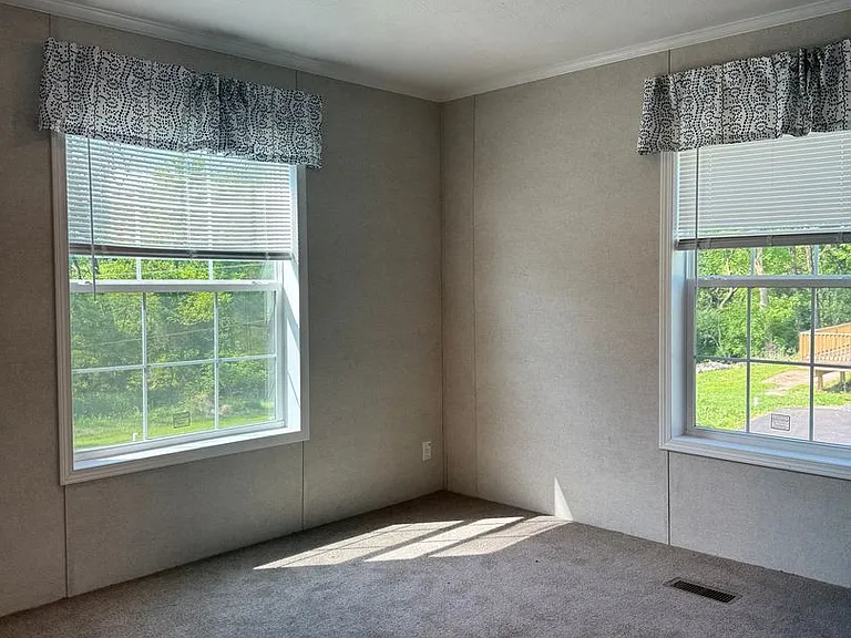 465-7 Royal Manor Rd — Photo 11