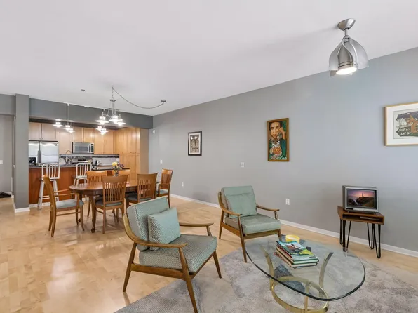 209 8th St E APT 109, Saint Paul, MN 55101