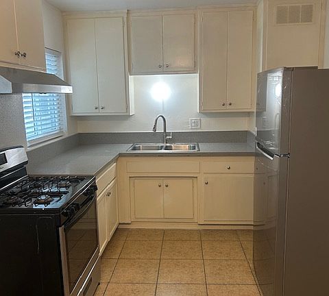 3rd image of 2050 5th St #3
