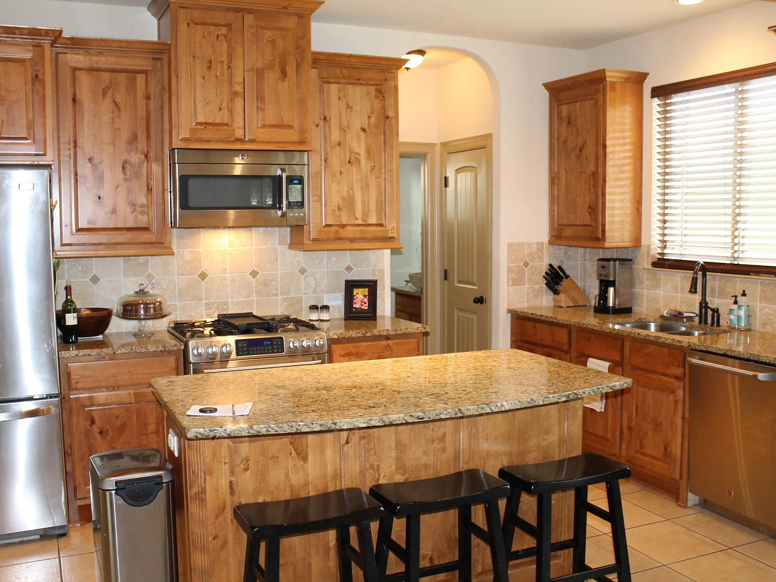 3 bed, 2.5 bath, 1890 sqft, $2,800 — Photo 4