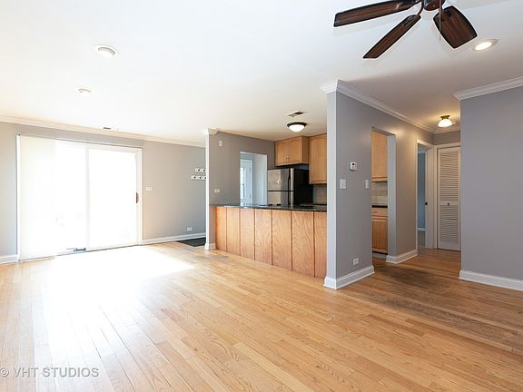 2nd image of 810 N Chicago Ave