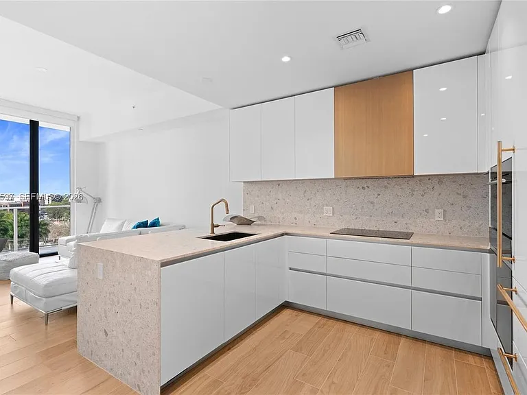 2678 Tigertail Ave #615 — Photo 4