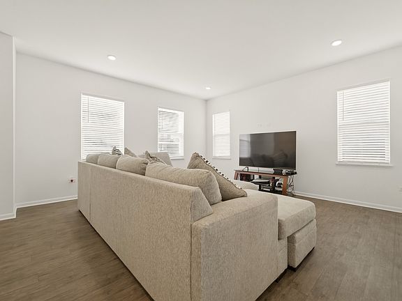 4th image of 17823 Creek View Ct