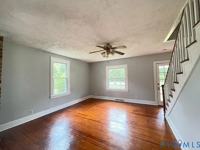 4 bed, 1.0 bath, 1404 sqft, $1,950 — Photo 3