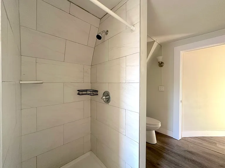 275 Grand St #3 — Photo 11