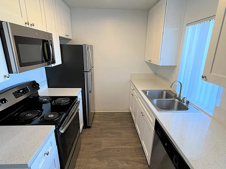 Maya Linda Apartments — Photo 31