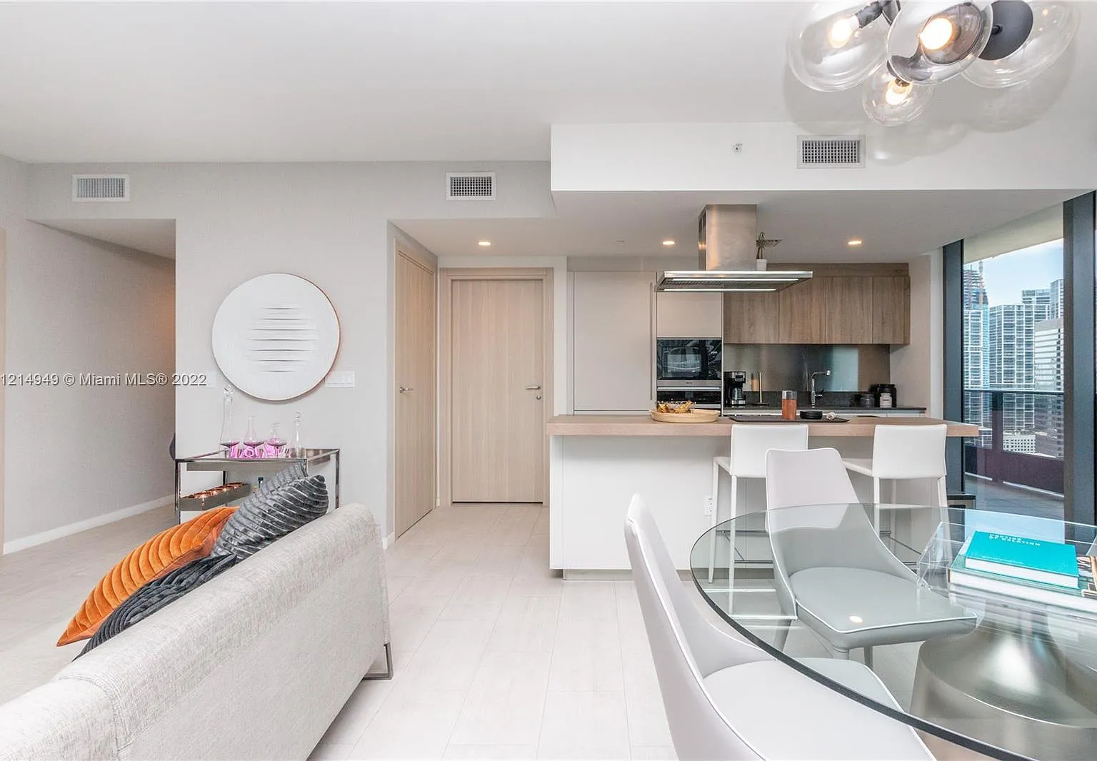 2 bed, 2.5 bath, 1286 sqft, $8,000 — Photo 4