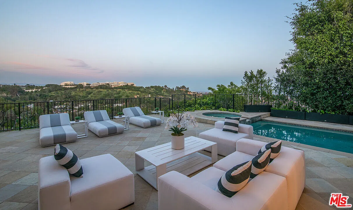 6 bed, 7.0 bath, 8500 sqft, $29,000 — Photo 1
