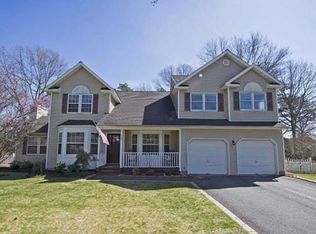 147 Natures Ln, Miller Place, NY 11764