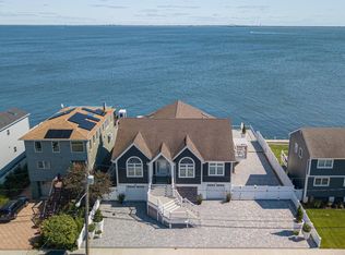 105 E Shore Dr, Babylon, NY 11702