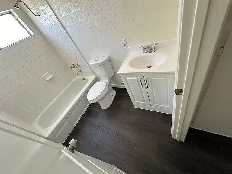 1239 W 14th St #19 — Photo 5