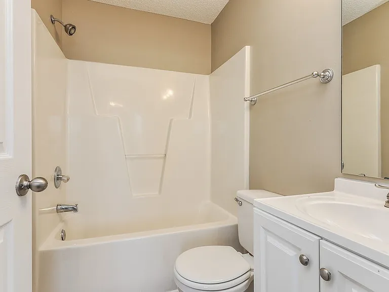101 Mayfair Ct — Photo 13
