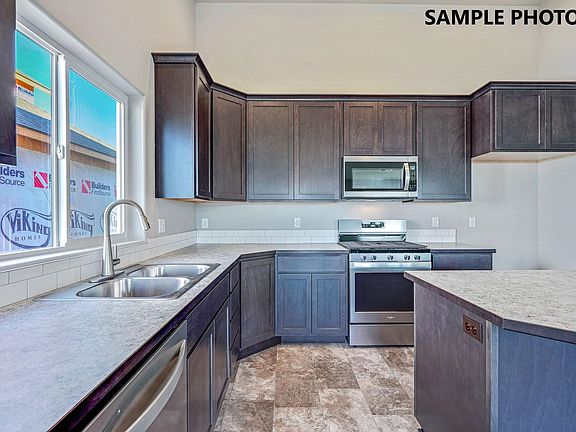 3rd image of 209 S Treeline St