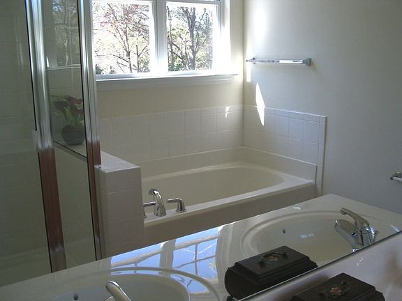 Separate Tub & Shower