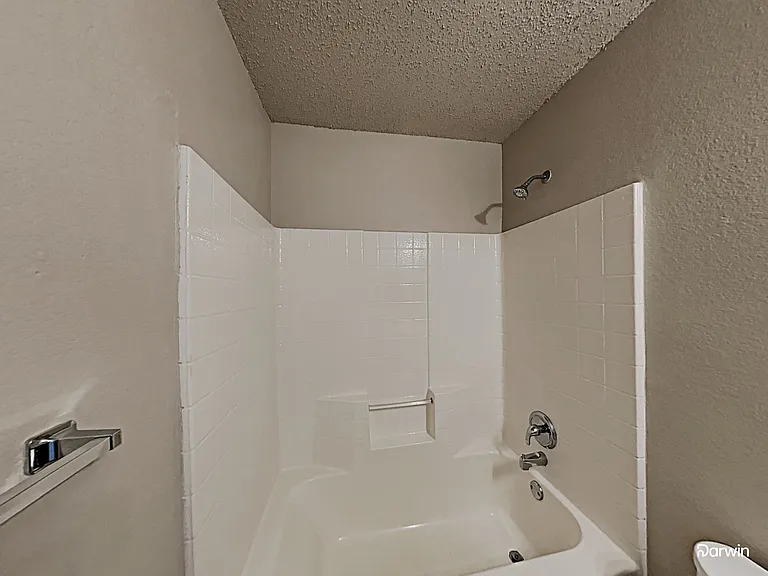 1210 Hampton Dr — Photo 12