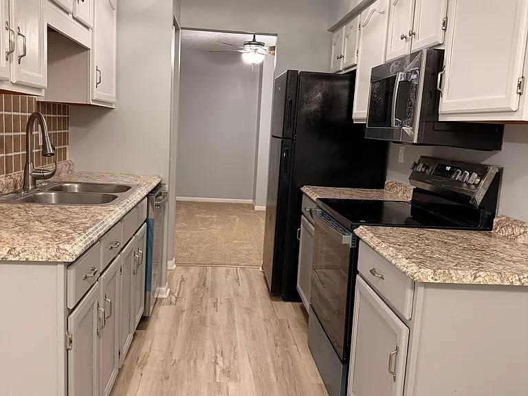 9450 Colegate Way — Photo 5